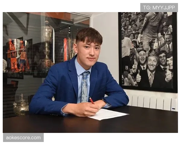 绝杀英雄的平凡一日：专访为卢顿打入保级关键球的青训小将