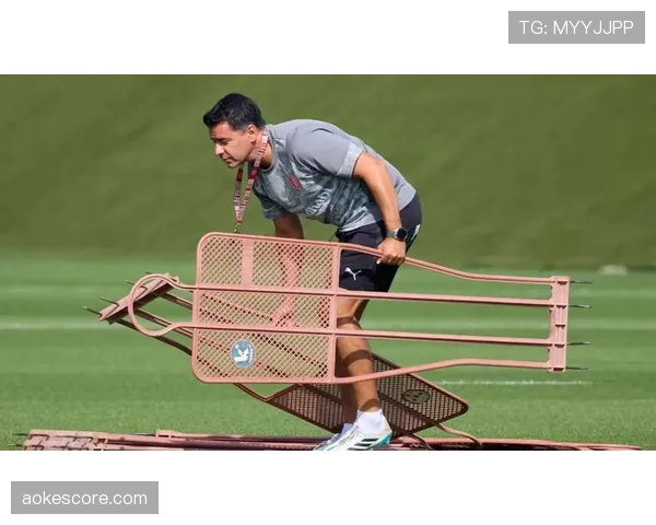 赫罗纳主帅米歇尔专访:我们如何训练球员在狭小肋部空间做出决策 赫罗纳主帅米歇尔专访:我们如何训练球员在狭小肋部空间做出决策